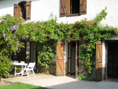 Extérieurs de ma maison de campagne en location dans les Monts du Lyonnais