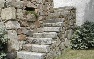 Escalier de pierre dans son jus, à ma maison de campagne