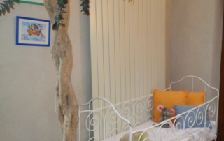 Vieil établi enfant décoratif